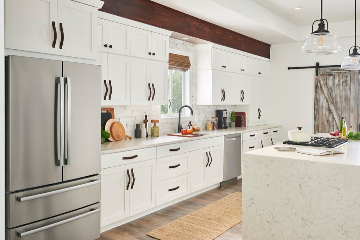 Endeavor Emerson Polar white kitchen